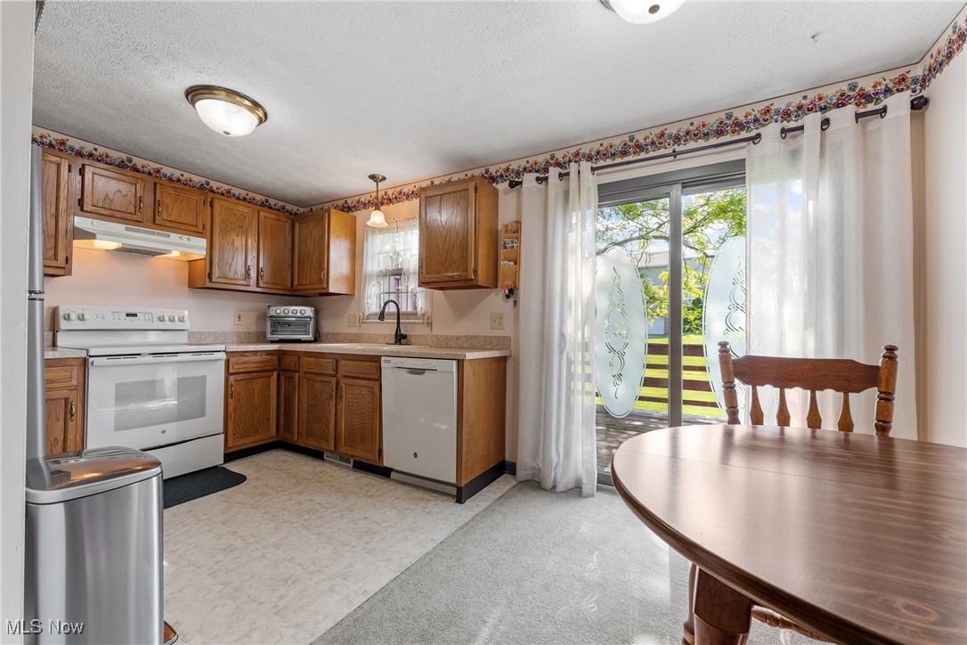 6527 Blossomwood Circle, Canton, Ohio image 15