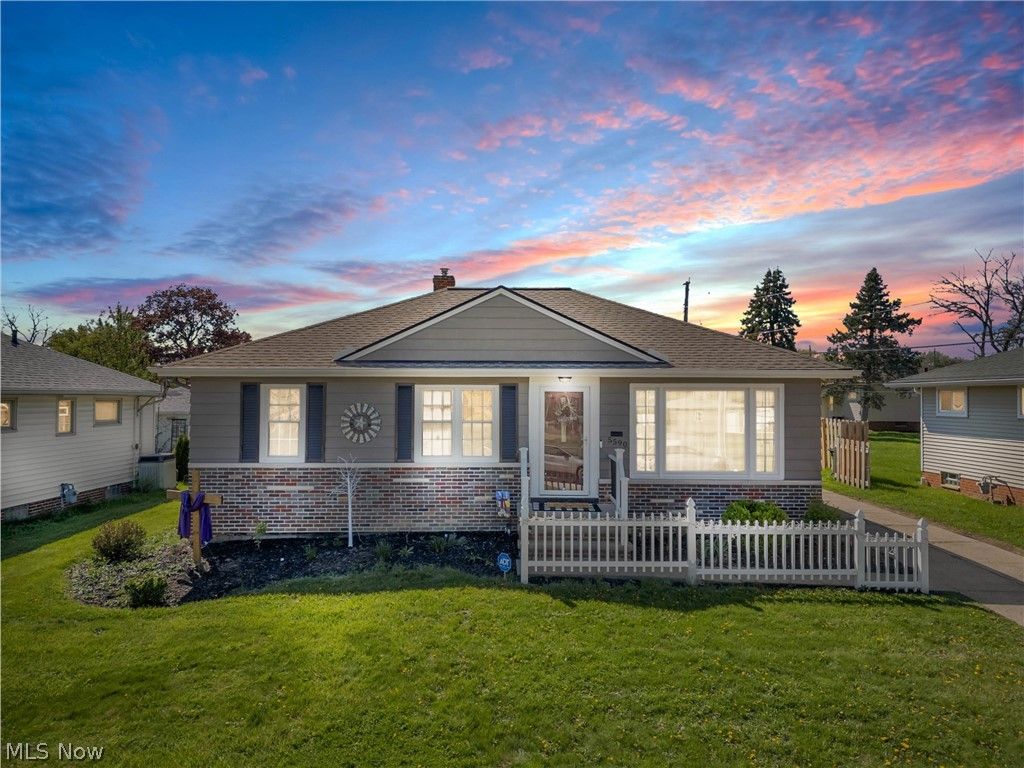 Photo of 5590 Queens Highway, Parma, OH 44130 (MLS # 5203076)