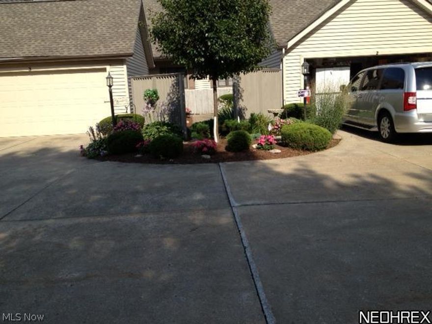 This Beautiful Beautiful 3 bedrooms 3.5 baths  Cluster Townhouse. Large Family room with Deck overlooking the Lake. Main floor has master bed rm and full bath, eat-in kitchen, dining rm, & utility rm. Upper floor has loft and large bedroom full bath. Lower level has family room with walk out patio over looking Lake, bedroom full bath plus rec room. Walk to Shopping. 4th Bedroom used as office. 2 wet bars.