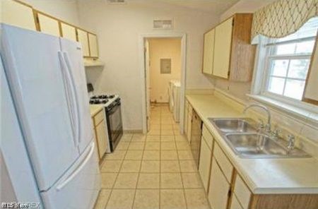 Farmington Meadows Condo 04 - Residential