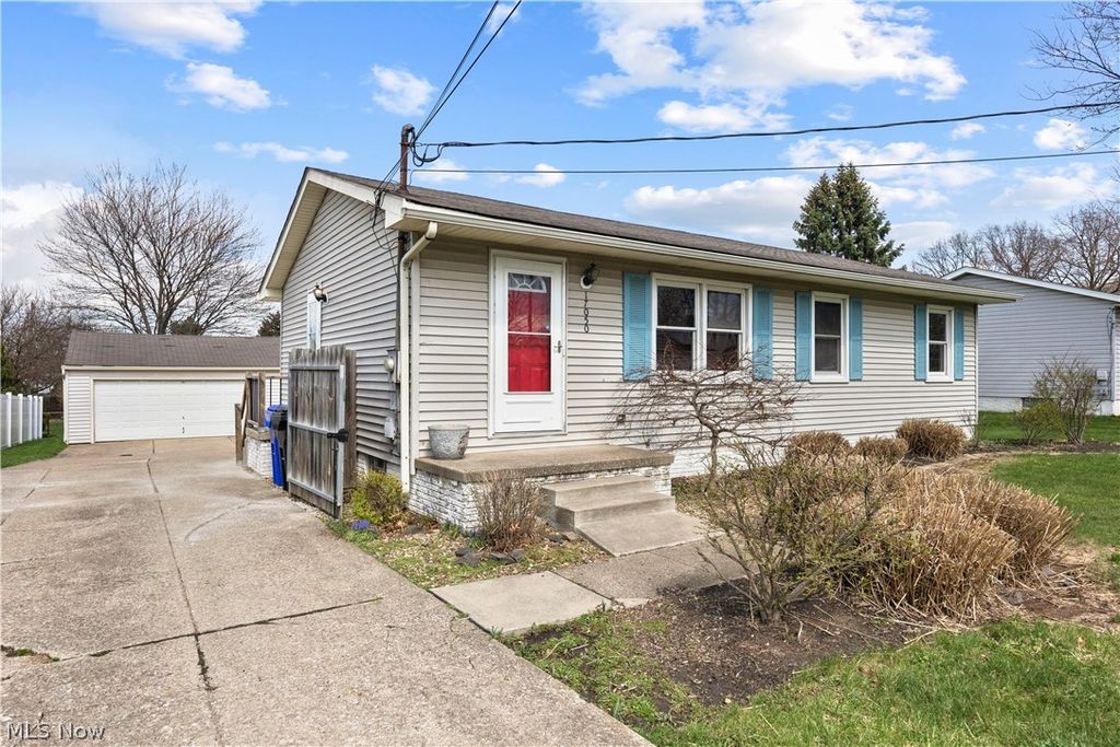 Photo of 17050 Sheldon Road, Brook Park, OH 44142 (MLS # 5198766)