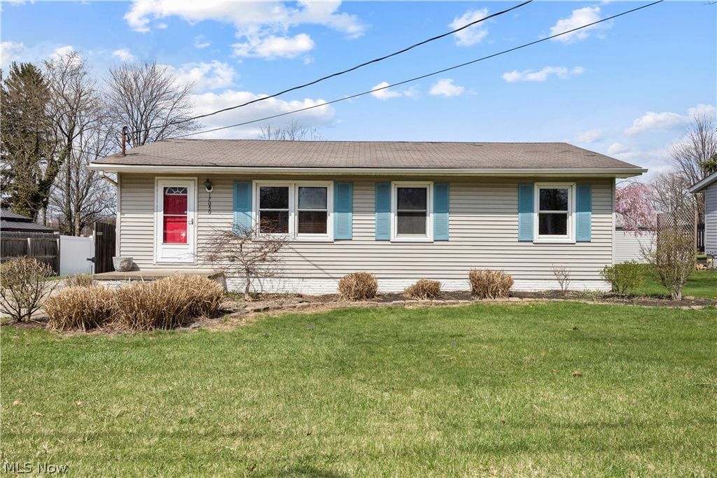 Photo of 17050 Sheldon Road, Brook Park, OH 44142 (MLS # 5198766)