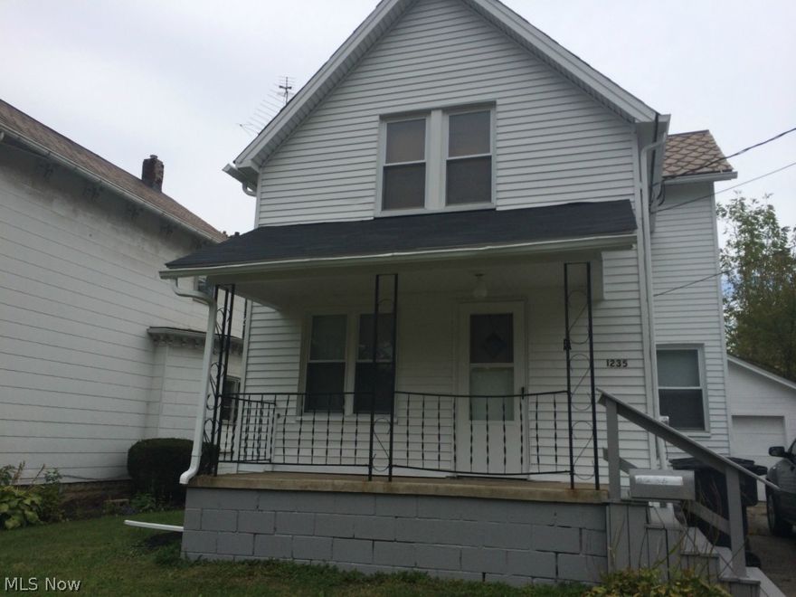 Priced to sell this can be cheaper then rent or a great investment property.   Kitchen and bath have both been updated and all new flooring and paint.  The exterior is freshly painted and has new windows.