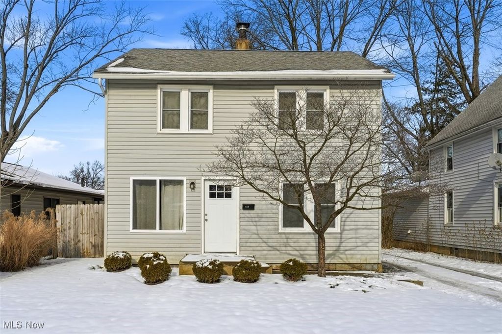 Photo of 413 Grove Avenue, Cuyahoga Falls, OH 44221 (MLS # 5180074)
