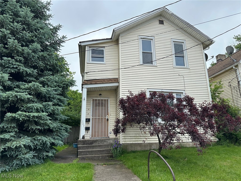 Cash flow duplex needing some work to get it up and running again. 2 bed and 1 bed units, rents estimated conservatively at $850 and $750 respectively. Many updates already done! Vinyl siding, modern furnace, 1 electric panel is updated. Other features: separately-metered utilities, basement laundry, 2-car garage, full basement for lots of storage.