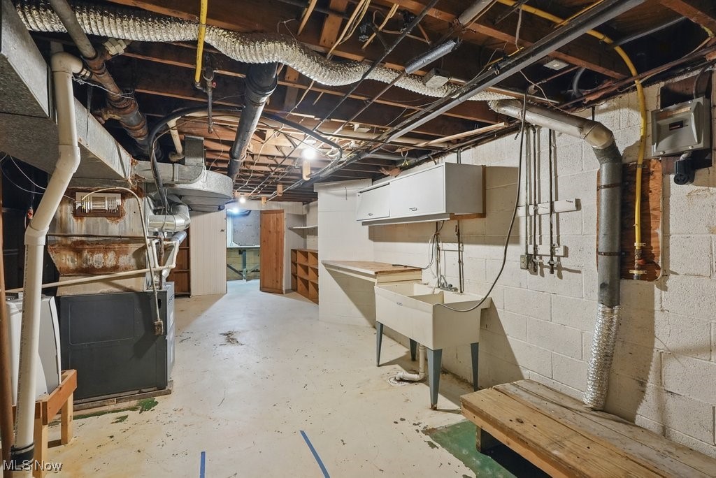 Chagrin Falls, Ohio 44022, United States, 3 Bedrooms Bedrooms, ,3 BathroomsBathrooms,Residential,Pending,147714