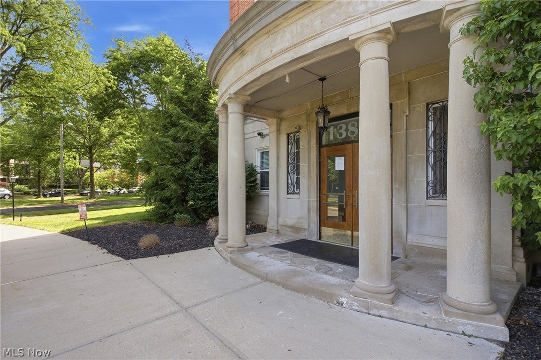 13800 Fairhill Rd 419
