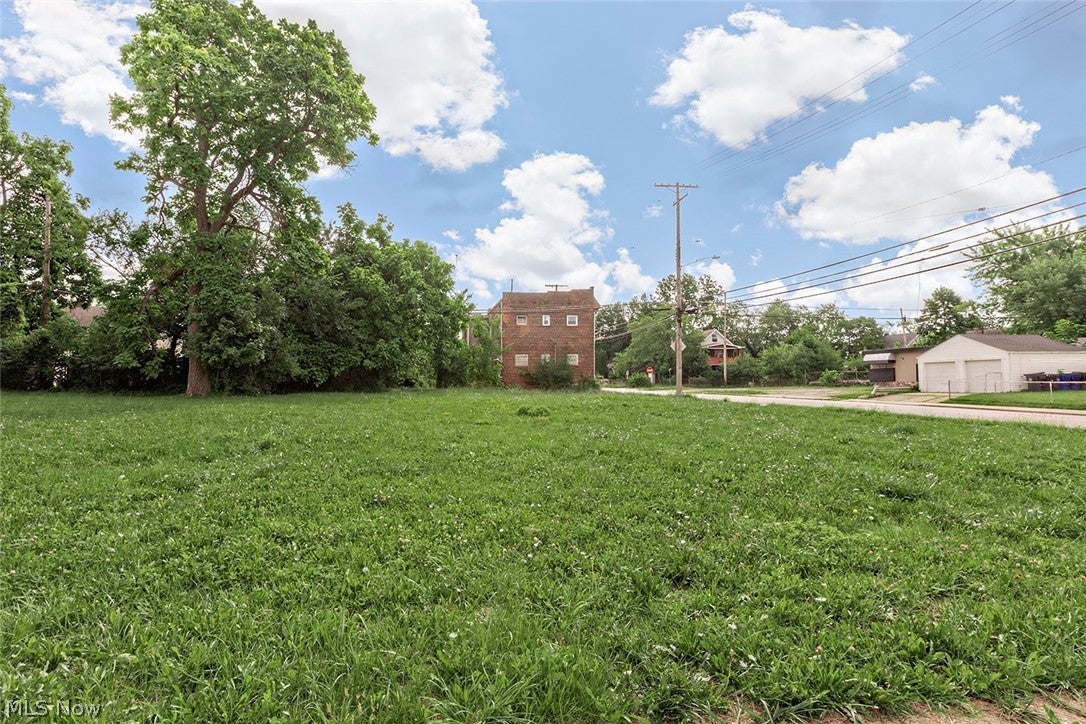 3741 E 143rd Street