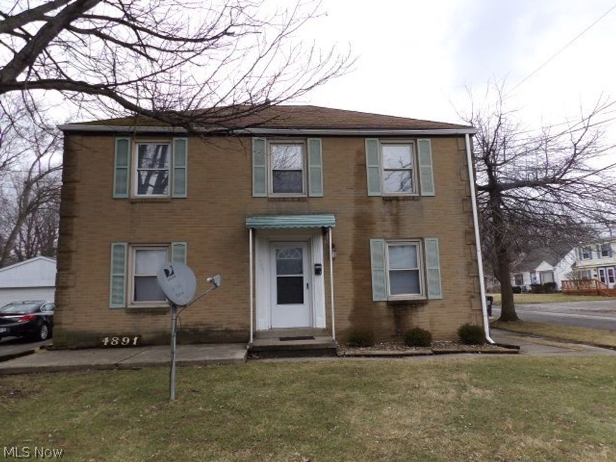 This 2 bedroom/1 bath 2nd Floor Duplex is located in Boardman.  Kitchen, bathroom, spacious living room, and shared 2 car detached garage.  Monthly rent is $450.00 with water and trash included.  Tenant is responsible for gas and electric.  Full deposit and first months rent required. No pets or smoking permitted.