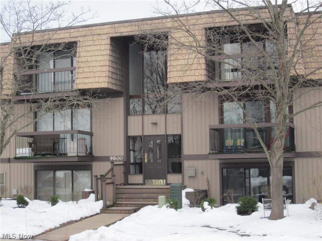 Very Nice and Spacious 2 Bedroom with 2 Full Baths Condo in Sunrises Cove ! Master Bedroom with Master Bath ! Eat-in Kitchen ! Large Living Room with Balcony and Scenic View of Pond. Appliances are Included ! Assigned Garage Space ! Sunrise Cove has a Pool, Basketball/Tennis Courts, Playground and Club House ! Call for Your Showing Today !