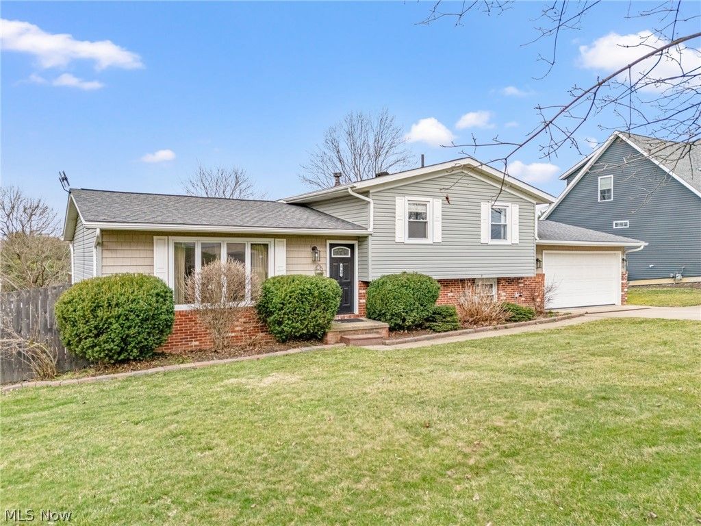 Photo of 8529 Morrilton Circle NW, North Canton, OH 44720 (MLS # 5191343)