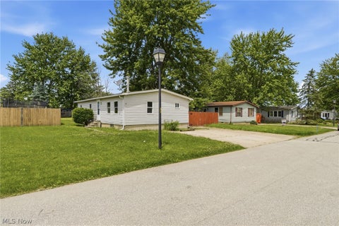 Homes For Sale - 490 Arabian Court<br/> LaGrange, OH 44050