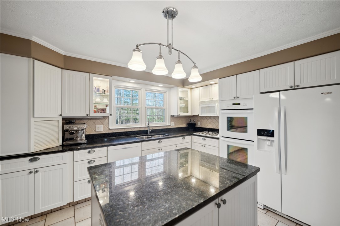 264 Monticello Drive, Chagrin Falls, Ohio image 9