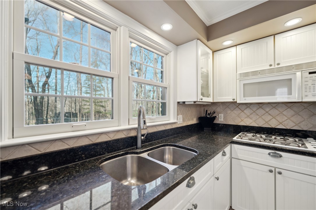 264 Monticello Drive, Chagrin Falls, Ohio image 10