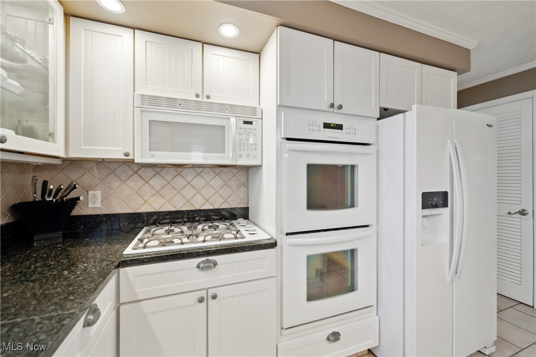 264 Monticello Drive, Chagrin Falls, Ohio image 11