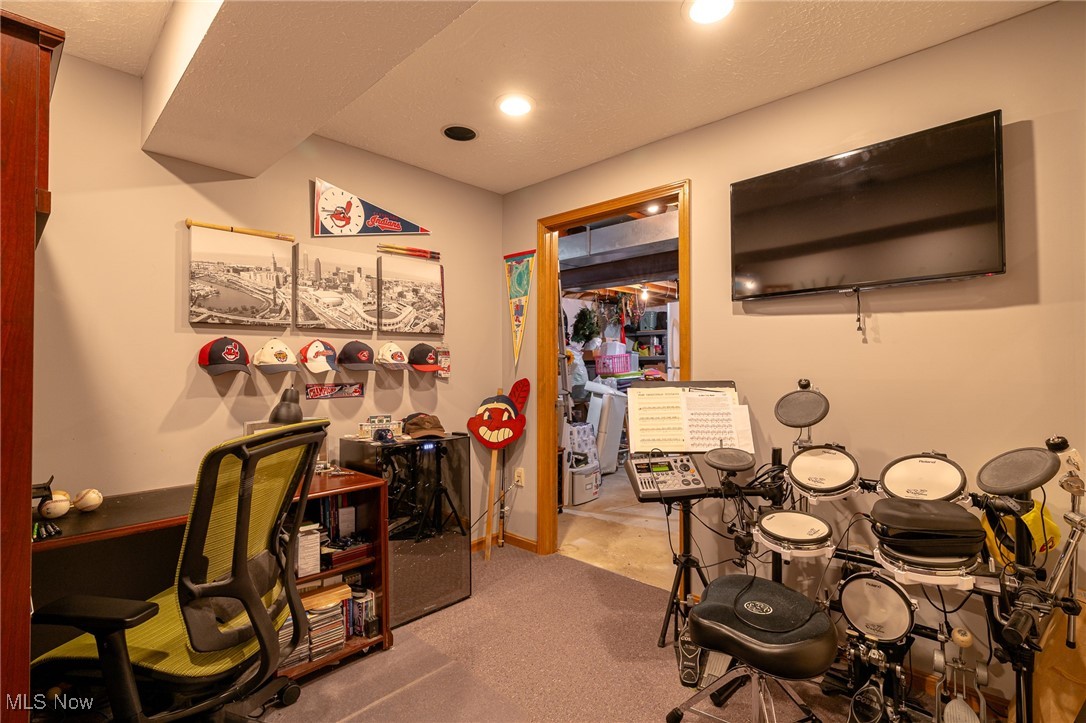 10184 Versailles Drive, Strongsville, Ohio image 32