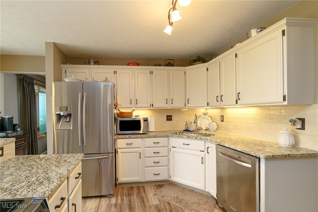 10184 Versailles Drive, Strongsville, Ohio image 7