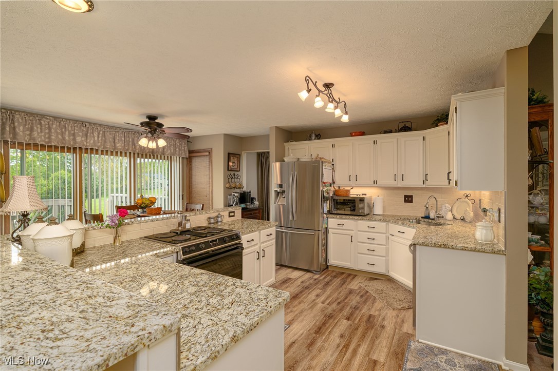 10184 Versailles Drive, Strongsville, Ohio image 6