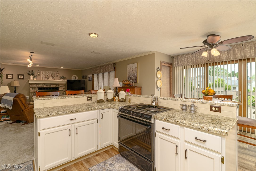 10184 Versailles Drive, Strongsville, Ohio image 8