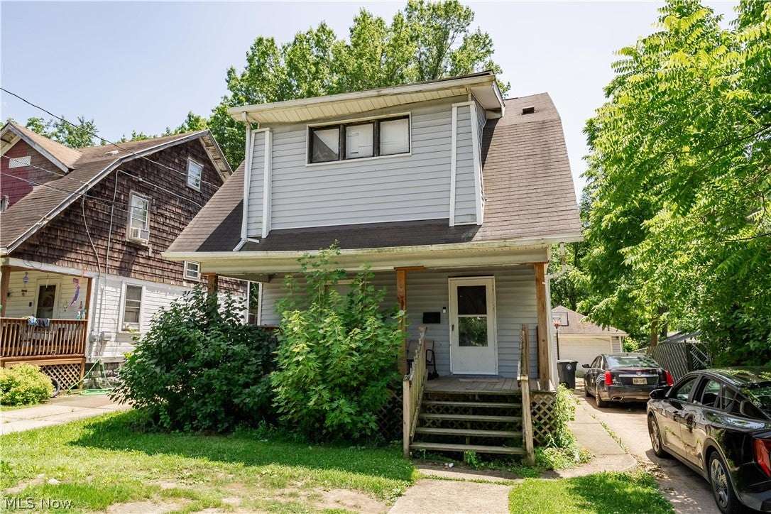 190 E Archwood Avenue