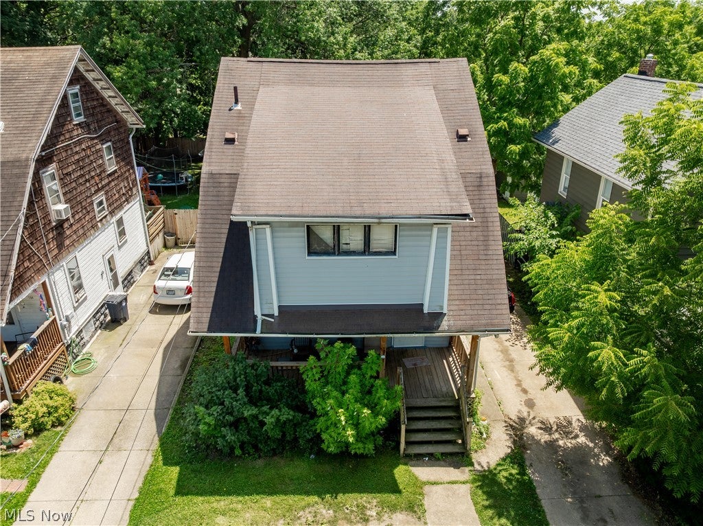190 E Archwood Avenue