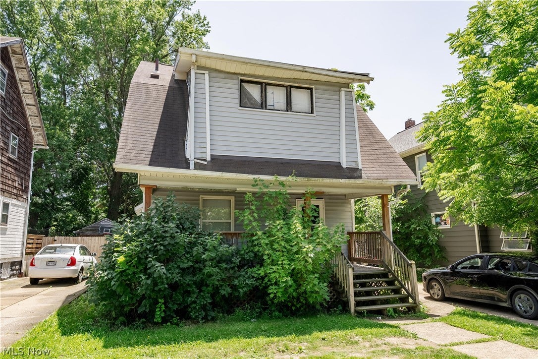 190 E Archwood Avenue