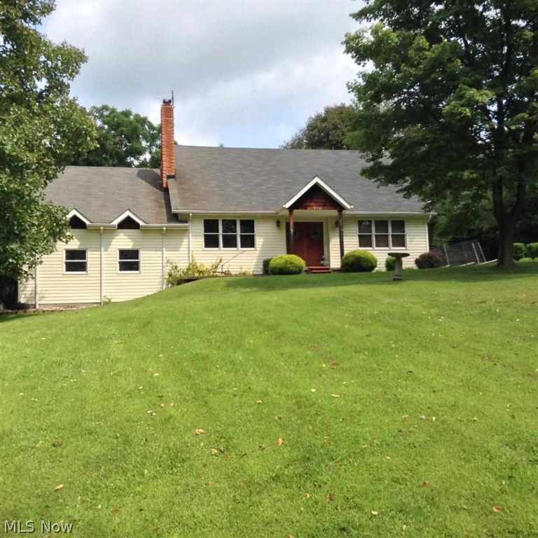 Nice 1.5 story house with a country setting that sits on 2 acres. Large master bedroom walks out to a loft that overlooks the living room. 2 car attached garage along with a 1 car​​‌​​​​‌​‌​​​‌‌​​​‌‌‌​​‌​​‌‌​​​​ detached.