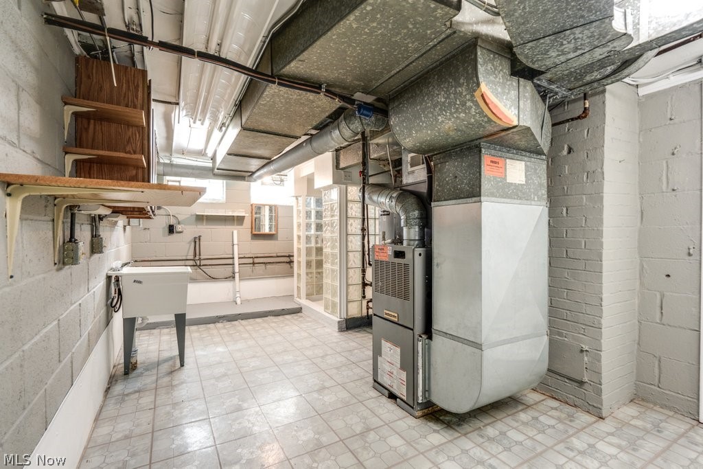 Walter H Tellings Oakmont - Residential