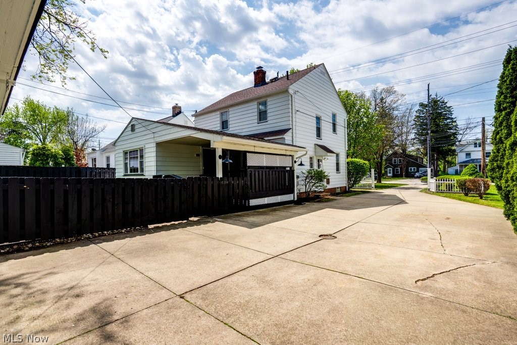 Walter H Tellings Oakmont - Residential