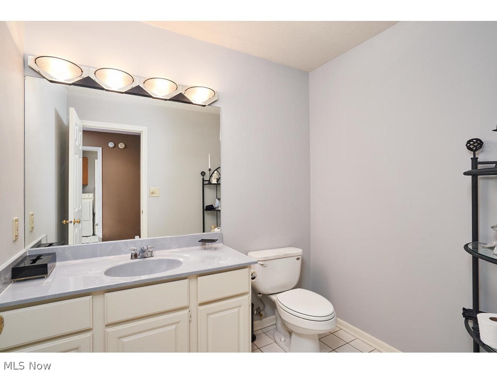 Village Crystal Lakes Condo - Residential