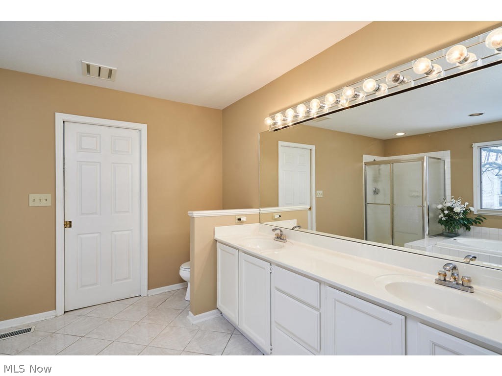 Village Crystal Lakes Condo - Residential