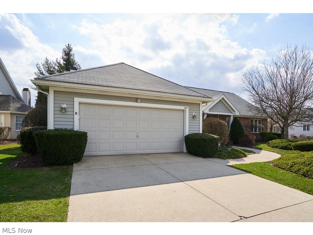 Village Crystal Lakes Condo - Residential