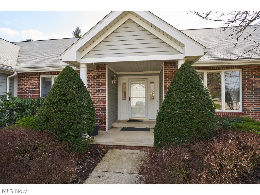 Village Crystal Lakes Condo - Residential