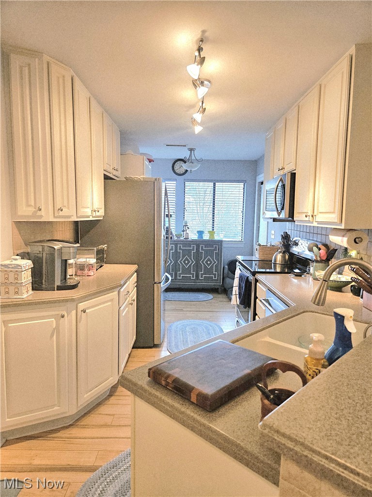 Enclave/Rosemont Rdg Condo Own - Residential