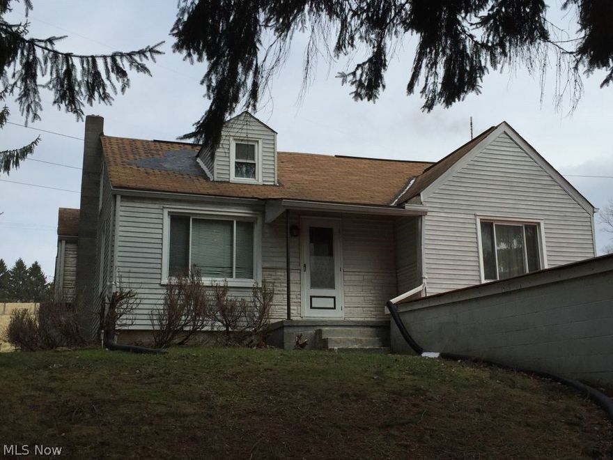 Beautiful country setting. Once used for horses. Perfect for a starter home.
One barn equipped with well water and electric. One wood shed with city water and electric and one storage shed with electric.