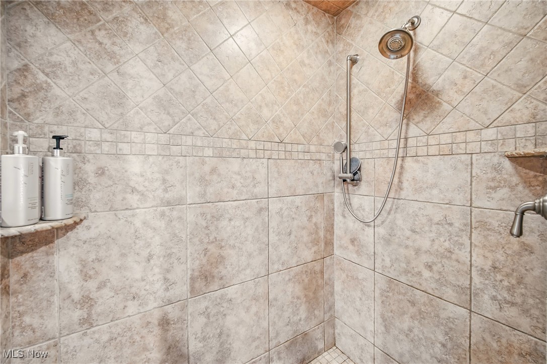 389 Stonybrook Circle, Wadsworth, Ohio image 32