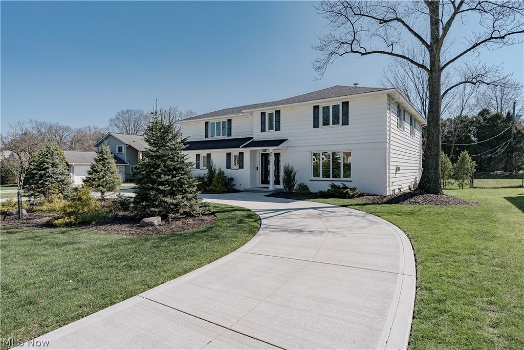 Photo of 2711 Green Road, Shaker Heights, OH 44122 (MLS # 5199404)