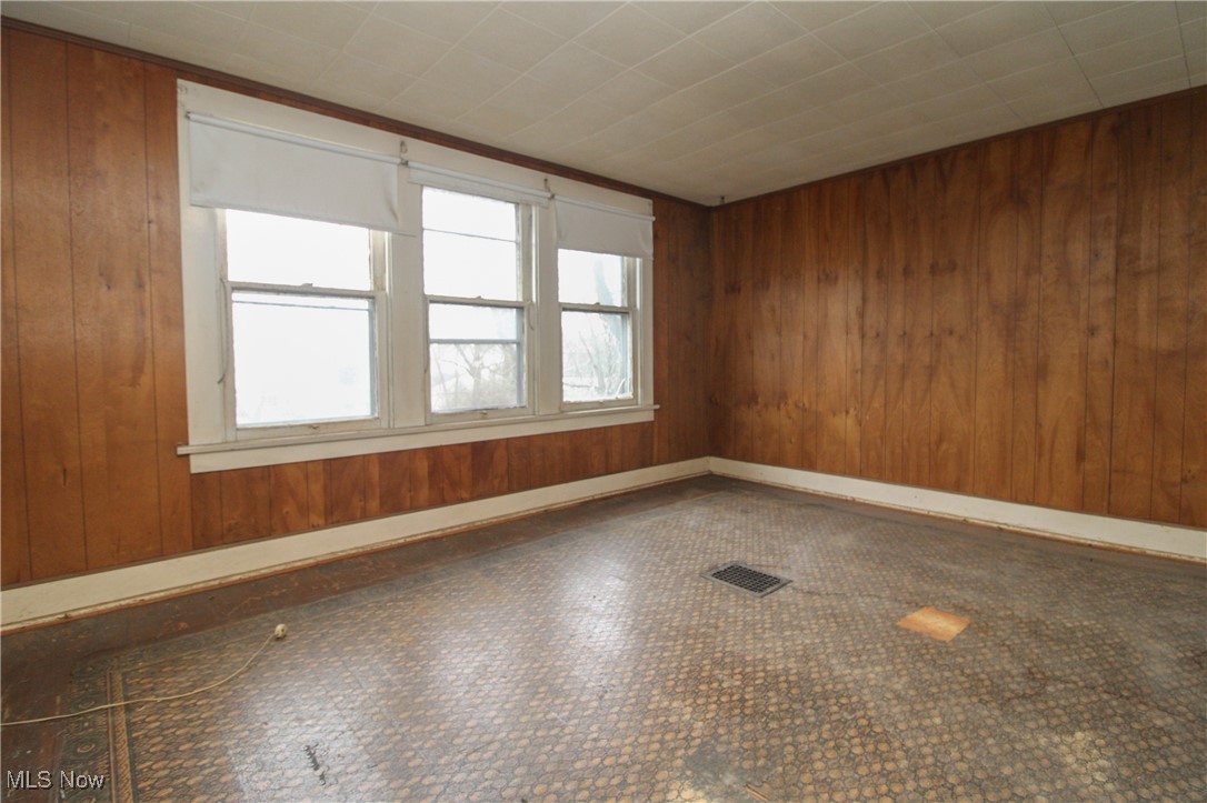 100 Perry Street, Struthers, Ohio image 14