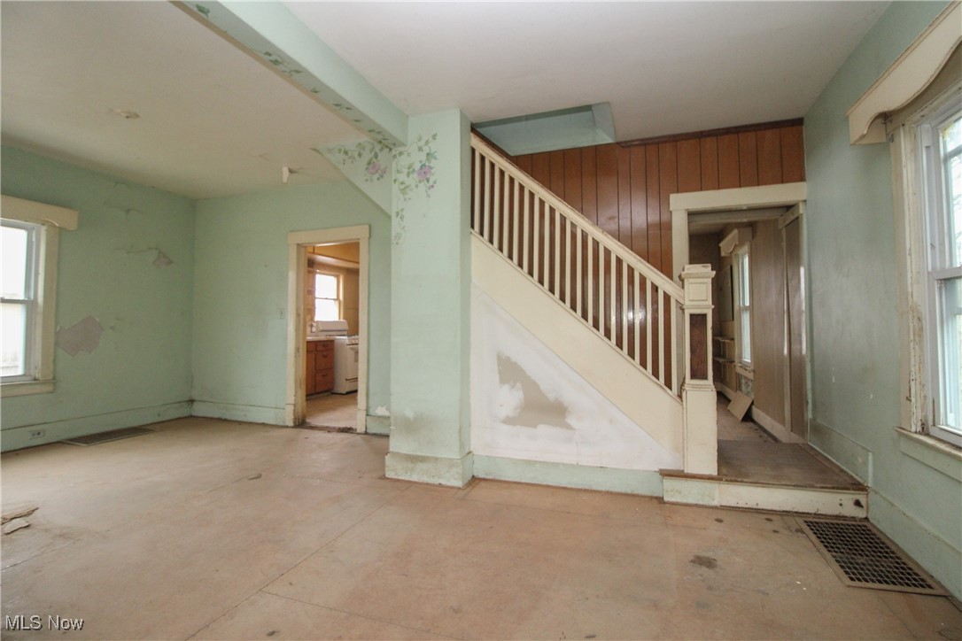 100 Perry Street, Struthers, Ohio image 6