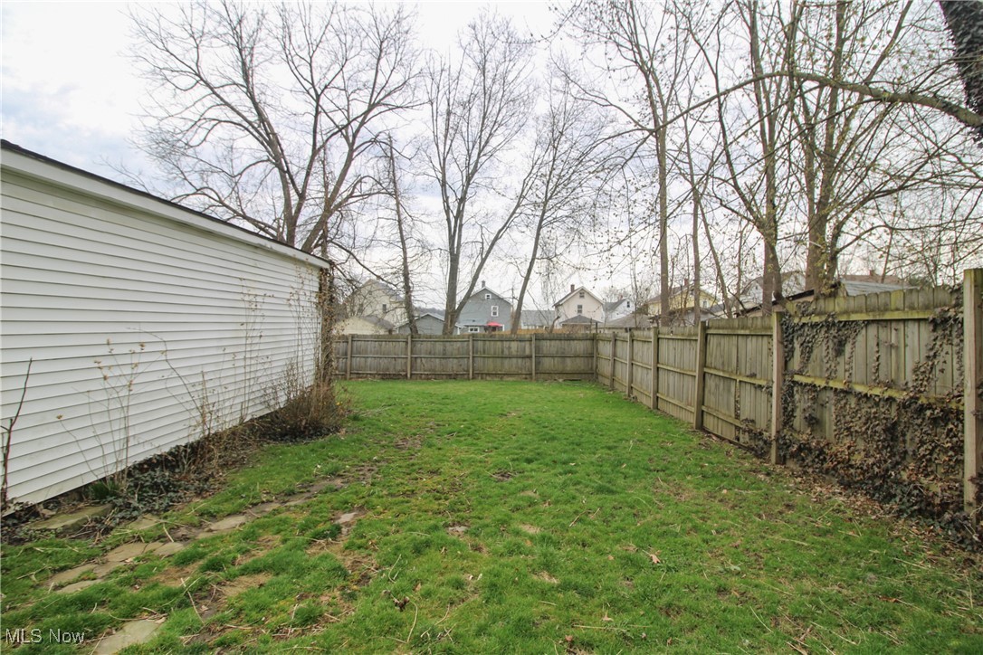 100 Perry Street, Struthers, Ohio image 3