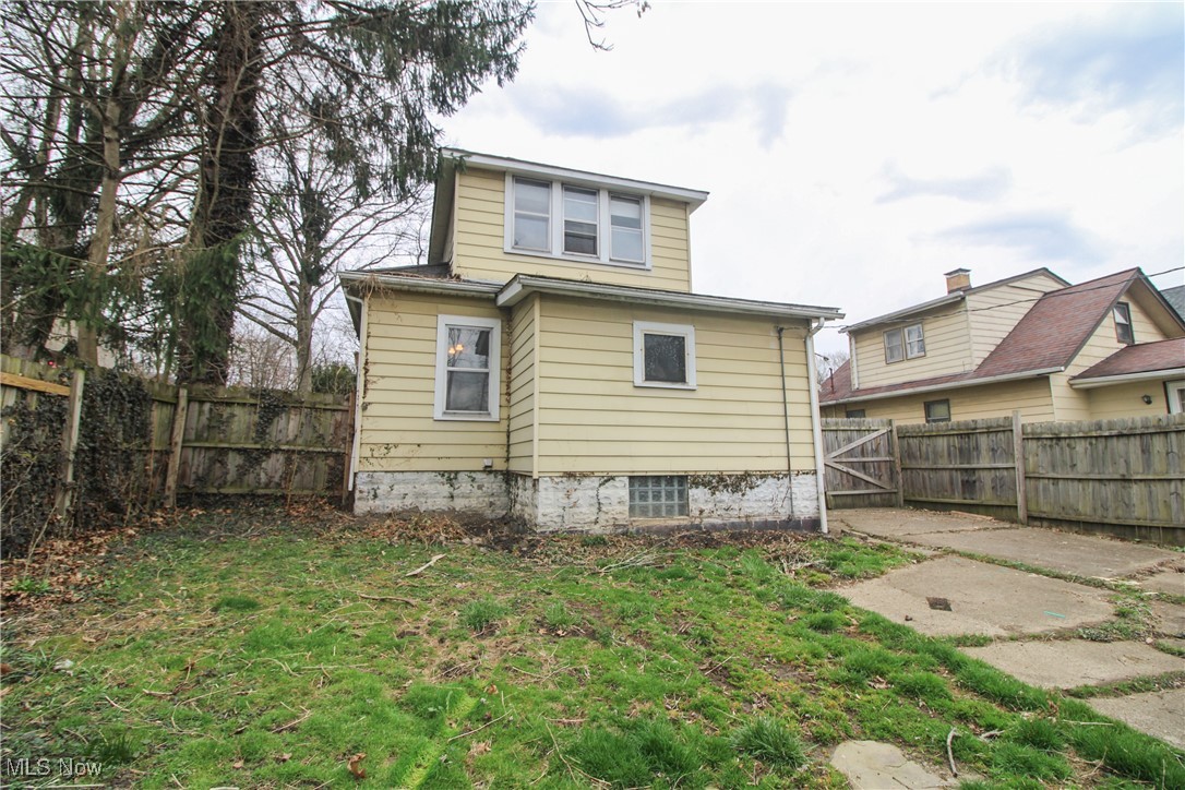 100 Perry Street, Struthers, Ohio image 4