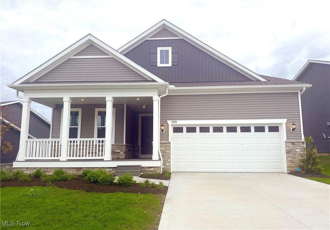 3978 Crest View Drive, Green, Ohio image 1