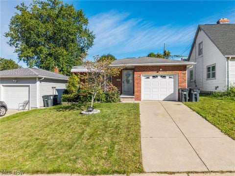 Homes For Sale - 217 Clinton Avenue<br/> Akron, OH 44301
