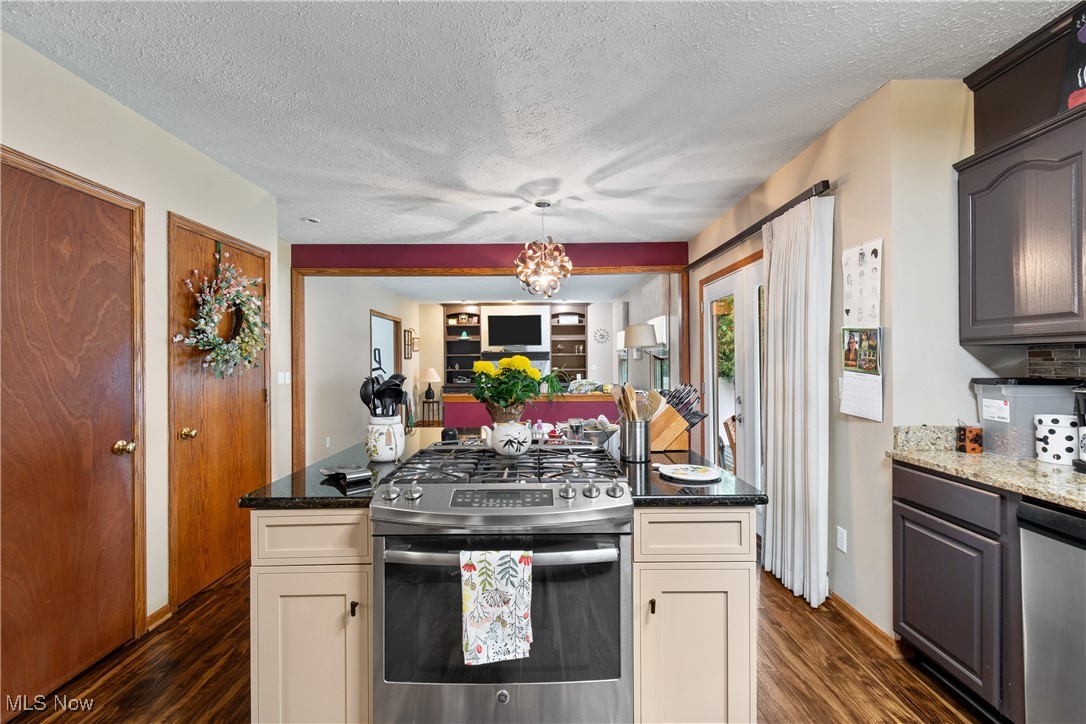 Williamsburg Village Estates - Residential