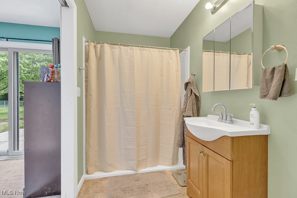 8319 Lorraine Drive, Strongsville, Ohio image 13
