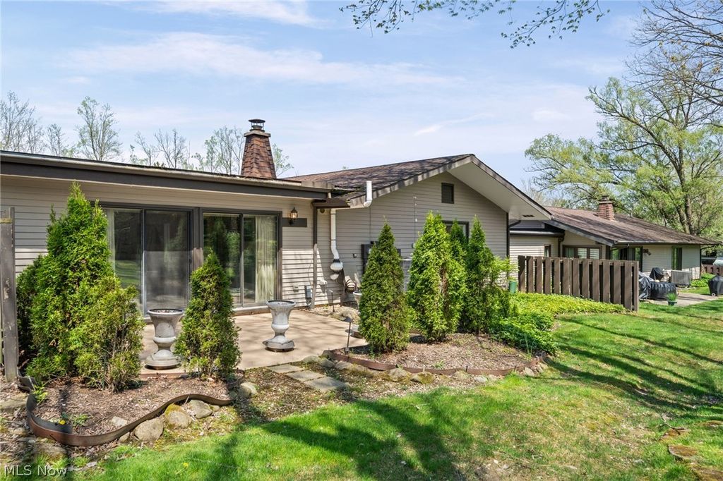 Photo of 6972 Windward Hills Drive, Brecksville, OH 44141 (MLS # 5203938)