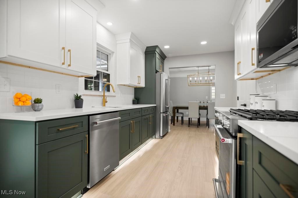 Bay Village, Ohio 44140, United States, 4 Bedrooms Bedrooms, ,3 BathroomsBathrooms,Residential,Pending,203858