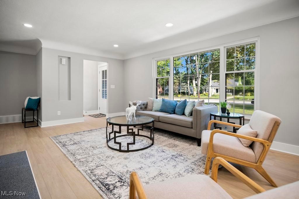 Bay Village, Ohio 44140, United States, 4 Bedrooms Bedrooms, ,3 BathroomsBathrooms,Residential,Pending,203858