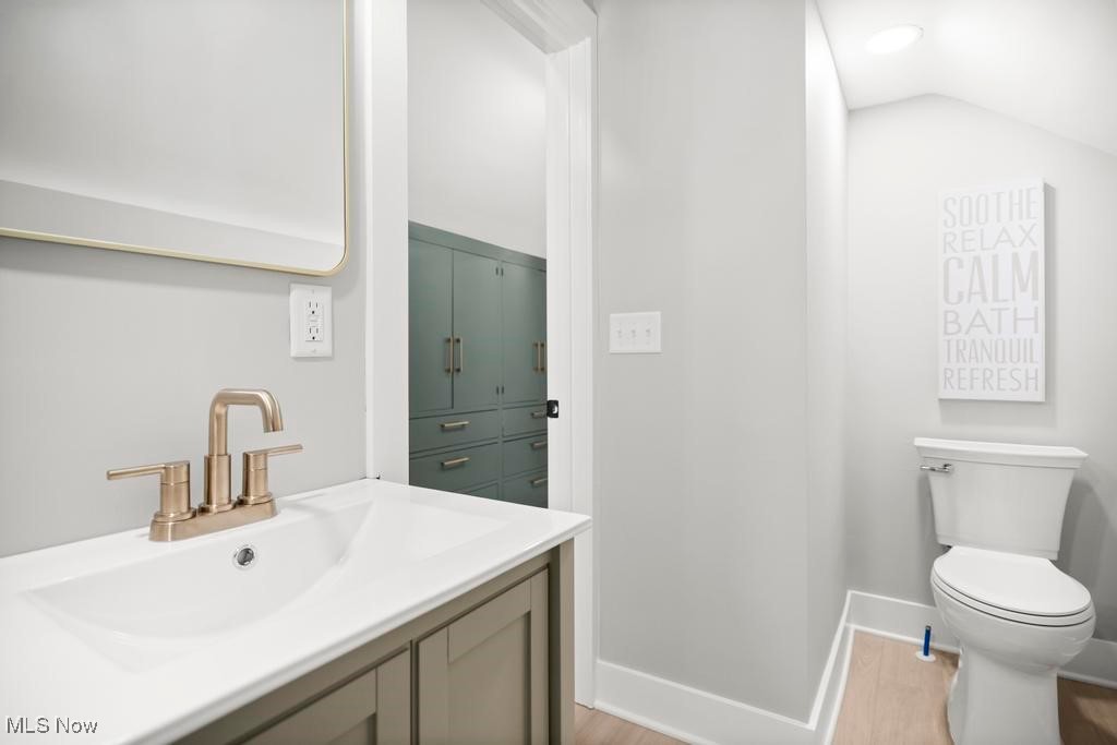 Bay Village, Ohio 44140, United States, 4 Bedrooms Bedrooms, ,3 BathroomsBathrooms,Residential,Pending,203858