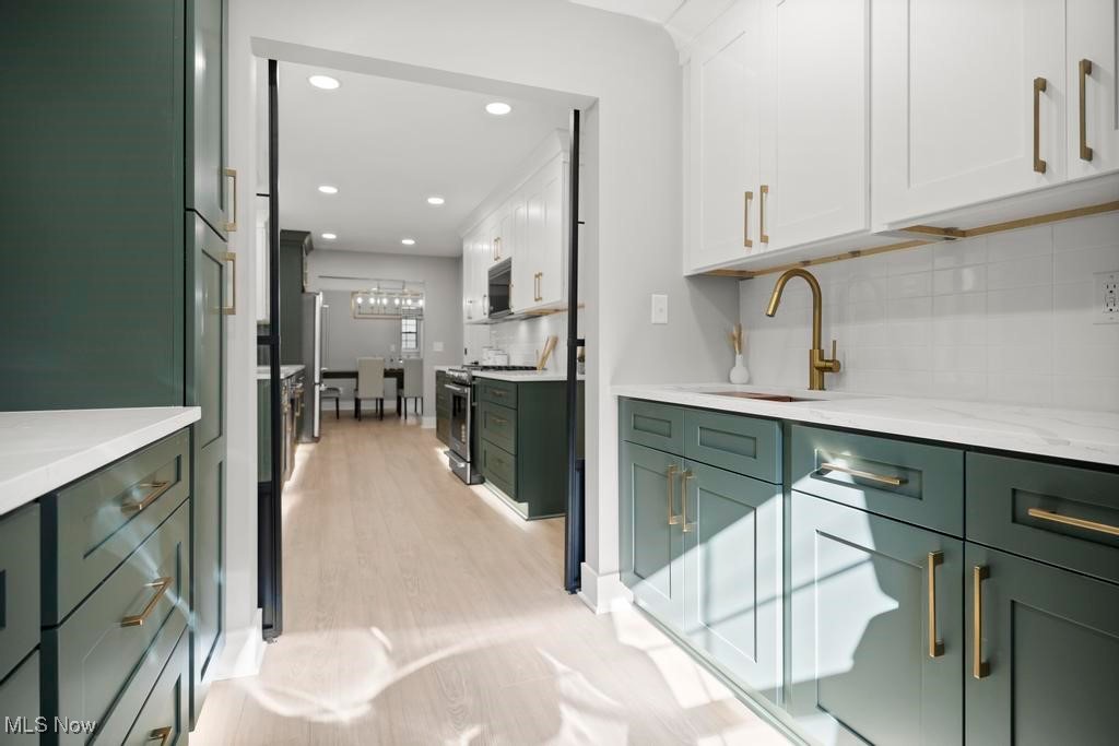 Bay Village, Ohio 44140, United States, 4 Bedrooms Bedrooms, ,3 BathroomsBathrooms,Residential,Pending,203858